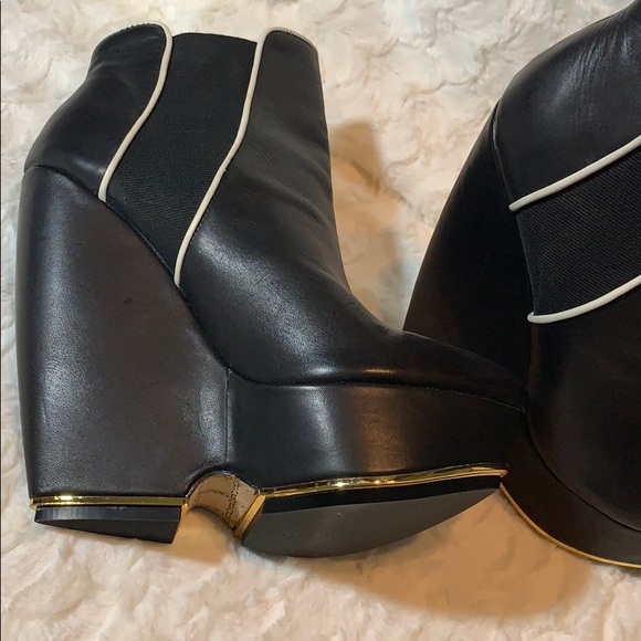 L.A.M.B Black leather point toe wedge - Picture 6 of 6